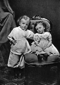 Vladimir Ilich Lenin, Russische bolsjewistische revolutionaire leider, 4 jaar oud, met zijn zus Olga, 1874
