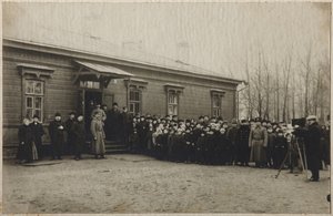 Wachten op de verwijdering van het lichaam van Leo Tolstoy op het station van Astapovo, 20 november 1910, 1910