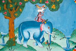 Muur die de legende van de vier vrienden afbeeldt; olifant; aap; konijn en haan; Kharbadi Gompa; Phuentsholing; Koninkrijk Bhutan