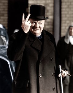 Winston Churchill maakt zijn beroemde V voor Overwinning teken, 1942 door Unbekannt
