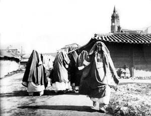 Vrouwen, Nam San, Korea, 1900 door Unbekannt