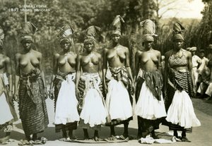 Vrouwelijke dansers, Sierra Leone, 20e eeuw door Unbekannt