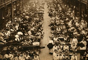 Vrouwen werken in de Koninklijke Legerkledingfabriek, Eerste Wereldoorlog, 1914-1918, 1933 door Unbekannt