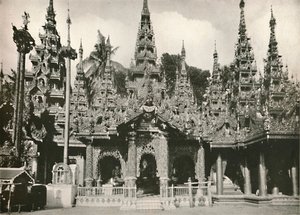 Houten gesneden heiligdommen met glasmozaïekwerk bij de Shwe Dagon Pagoda, Rangoon, 1900