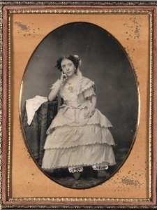 Jonge vrouw in pofbroek, ca. 1855