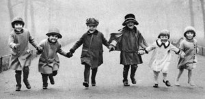 Jonge kinderen in Hyde Park, Londen, 1926-1927 door Unbekannt