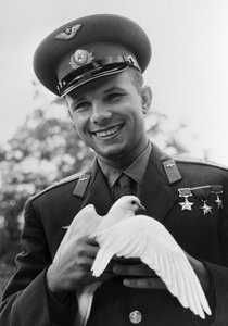 Joeri Gagarin, Russische kosmonaut, ca. 1963-1964 door Unbekannt