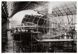 Zeppelin LZ 126 in aanbouw, Friedrichshafen, Duitsland door Unbekannt