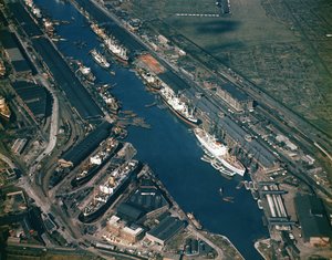 Luchtfoto van de Royal Albert Docks, geopend in 1880 door Unbekannt Unbekannt