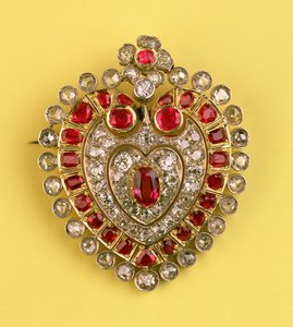 Antieke hartvormige broche (diamant en robijn)