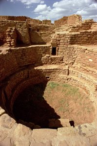 Ingang naar een Kiva, gebouwd c.11e-14e eeuw (foto) door Unbekannt Unbekannt