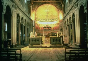 Interieur van het hoofdaltaar van San Clemente, Rome, Italië