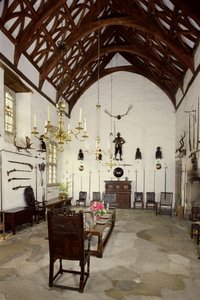 Interieur van de Grote Hal, Cotehele House, Cornwall door Unbekannt Unbekannt