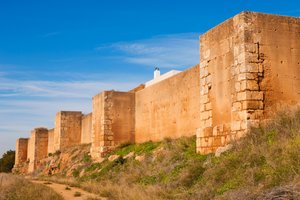 Niebla, provincie Huelva, Andalusië, Zuid-Spanje. Muren rondom de stad.