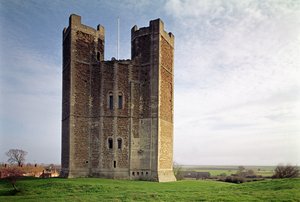 Orford Castle, Buitenaanzicht van de keep (1165-72), Suffolk, VK door Unbekannt Unbekannt