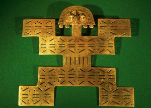 Pectorale ornament van de Tolima-regio, Colombia, ca.500-1500 n.Chr. (goud) door Unbekannt Unbekannt