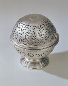Zeepdoos, onderdeel van een set met kan en kom, door Francis Riel, Parijs, 1771 door Unbekannt Unbekannt
