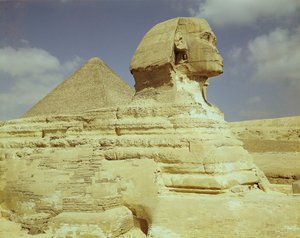 De Sfinx en de Grote Piramide van Khufu in Gizeh, Oude Koninkrijk, ca. 2613-2494 v.Chr.