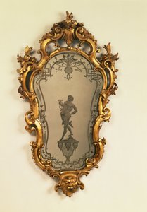 Venetiaanse vergulde girandole, cartouche plaat gegraveerd met een klassieke figuur