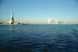 Uitzicht op het Vrijheidsbeeld en het zuidelijke einde van Manhattan Island door Unbekannt Unbekannt