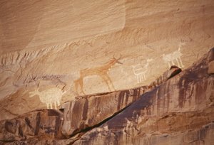 Dierfiguren, rotsschilderingen door Navajo kunstenaars, Canyon de Chelly National Monument, Navajo Indian Reservation, Arizona, VS
