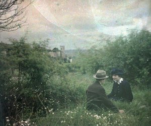 Autochrome anoniem - Touraine en zijn kastelen: Het paar van C bij het kasteel, Chinon, Frankrijk