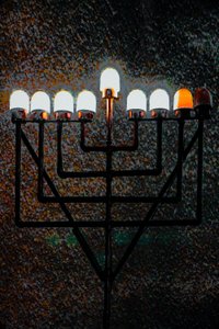 Grote synagoge Menorah door Unbekannter Künstler