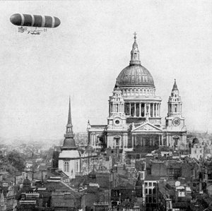 Brits militair luchtschip rond St. Paul