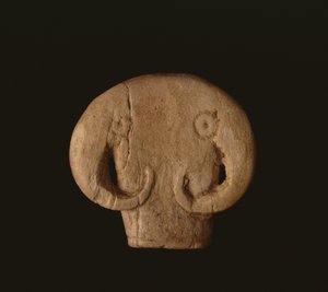 Stierenkop amulet, pre-dynastiek Egyptisch, Naqada IIa, c.3500 voor Christus door Unbekannt