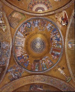 Byzantijnse architectuur: uitzicht op de koepel met mozaïeken op een gouden achtergrond