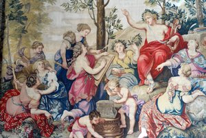 Chateau de Fontainebleau: detail, draperie geweven voor Lodewijk XIV in de Gobelins-fabriek vanaf 1687 na de grote schilderijen van Pierre Mignard in het Chateau de Saint Cloud voor Monsieur Philippe Duc d