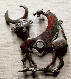 Wangstuk van een paardenbit in de vorm van een menselijk hoofdbeest, uit Luristan, West-Iran, c.800-700 v.Chr. door Unbekannt