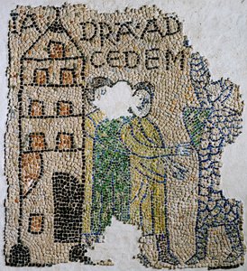 Kerk van Sint Johannes Evangelist, Vierde Kruistocht, Fragmenten van mozaïekvloeren die Venetianen voorstellen, Ravenna, Emilia-Romagna, Italië door William M. Timlin