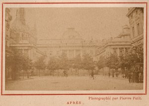 Commune van Parijs (1871): uitzicht op het Paleis van Justitie in Parijs na de brand in mei 1871. Fotografie van Pierre Pepetit door Unbekannt