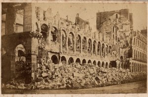 Commune van Parijs (1871): uitzicht op het Ministerie van Financiën na de brand van mei 1871. Fotografie