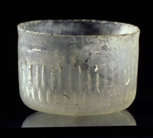 Beker met wielgesneden decoratie, uit Syrië of Egypte, Islamitische Periode, ca. 900 AD
