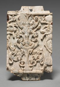 Decoratieve Plaque: Ramshoofdige sfinxen flankeren een heilige boom, 900-800 v.Chr. door Unbekannt