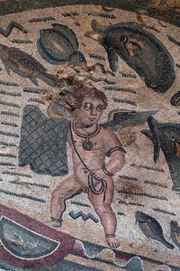 Detail van het mozaïek van de vissende Putti. Netvisserij. 3e - 4e eeuw. Romeinse Villa van de Casale, Sicilië. UNESCO-site.