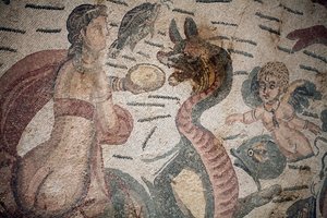 Zaal van Arion. Mariene scène. Zeedieren. Nereïden en tritons. 3e - 4e eeuw. Romeinse Villa van de Casale, Sicilië. UNESCO-site. door William M. Timlin