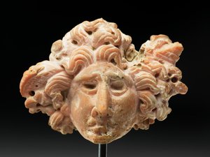 Hoofd van Medusa, uit Bactrië of Gandhara, 2e-1e eeuw v.Chr. door Unbekannt