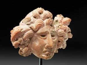 Hoofd van Medusa, uit Bactrië of Gandhara, 2e-1e eeuw v.Chr. door Unbekannt
