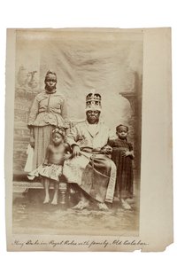 Koning Duke in koninklijke gewaden met familie, Old Calabar, Nigeria, c.1890