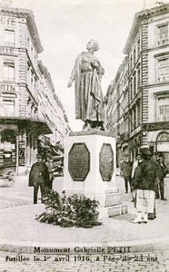 Monument in Brussel ter herdenking van Gabrielle Petit, ca. 1925