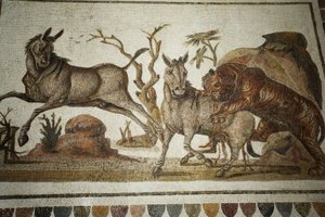 Mozaïek van dierengevecht: tijger die twee nachtdieren aanvalt. II n.Chr./Musée d