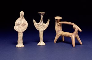 Myceense Groep: Twee Phi-Figuren, een Kar met een Ruiter Onder een Parasol door Unbekannt
