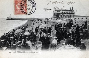 Normandië, Seine Maritime (76), Treport: de menigte vakantiegangers op het strand en casino op de achtergrond - Ansichtkaart gedateerd 1904 door William M. Timlin