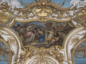 Nimfen bieden bloemen aan in Psyche op de drempel van het Paleis van de Liefde. door Unbekannt