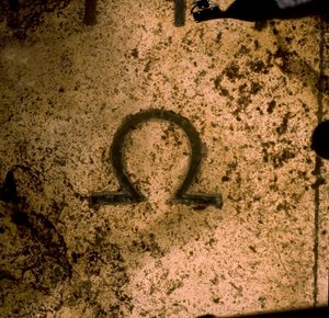 Omega-symbool op de Augustus-zonnewijzer