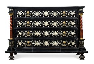 Een van een paar Noord-Italiaanse commodes, waarschijnlijk Venetië, ca. 1700