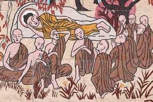 Ong Nui boeddhistische pagode, muurschildering, Het leven van de Boeddha, Na 45 jaar het Dharma onderwezen te hebben, ging de Boeddha over in Parinirvana, Quy Nhon, Vietnam, 2019 (foto)